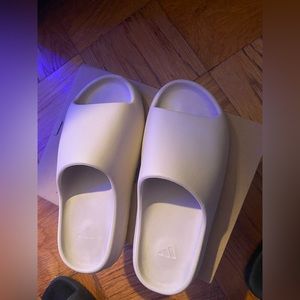 Mens Yeezy Slides (Bone) size 11